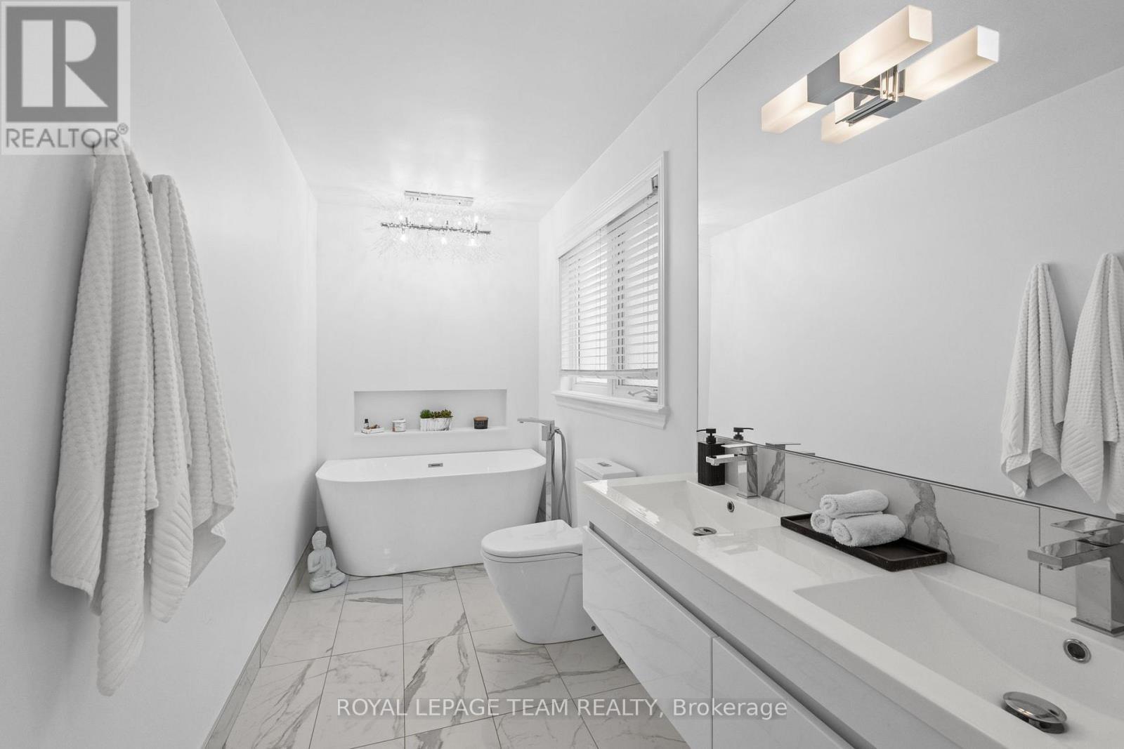 801 Bowercrest Crescent, Ottawa, ON - Indoor Photo Showing Bathroom