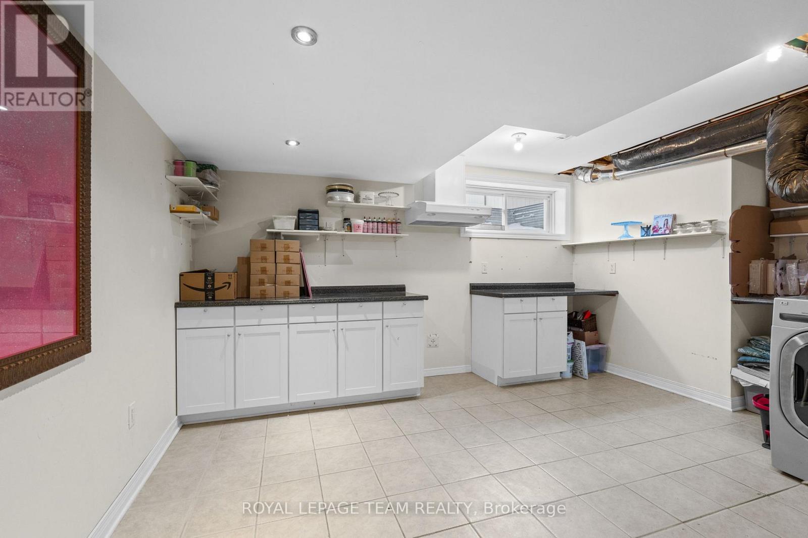 801 Bowercrest Crescent, Ottawa, ON - Indoor Photo Showing Laundry Room