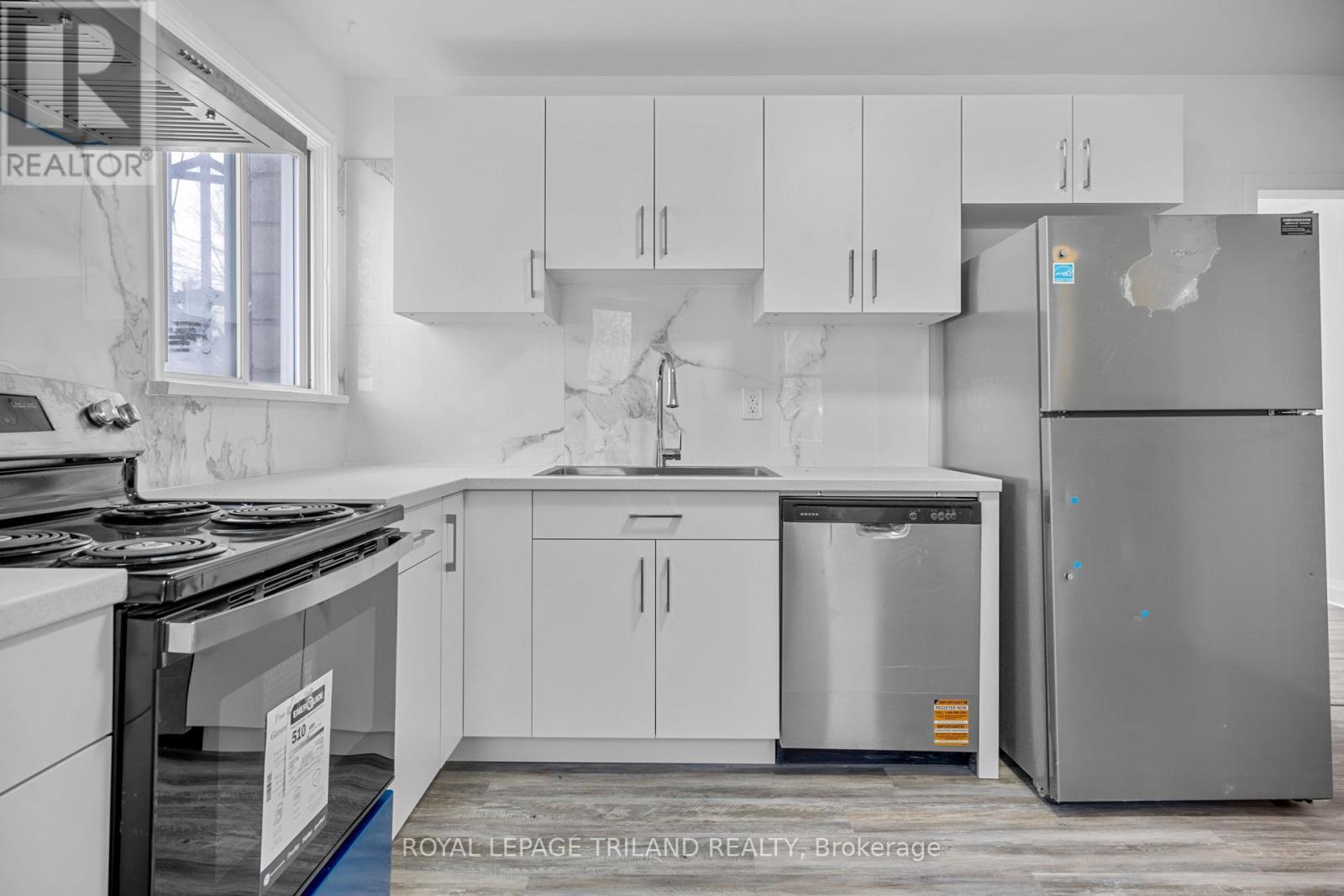 1223 Sunningdale Road E, London North (North C), ON - Indoor Photo Showing Kitchen With Upgraded Kitchen