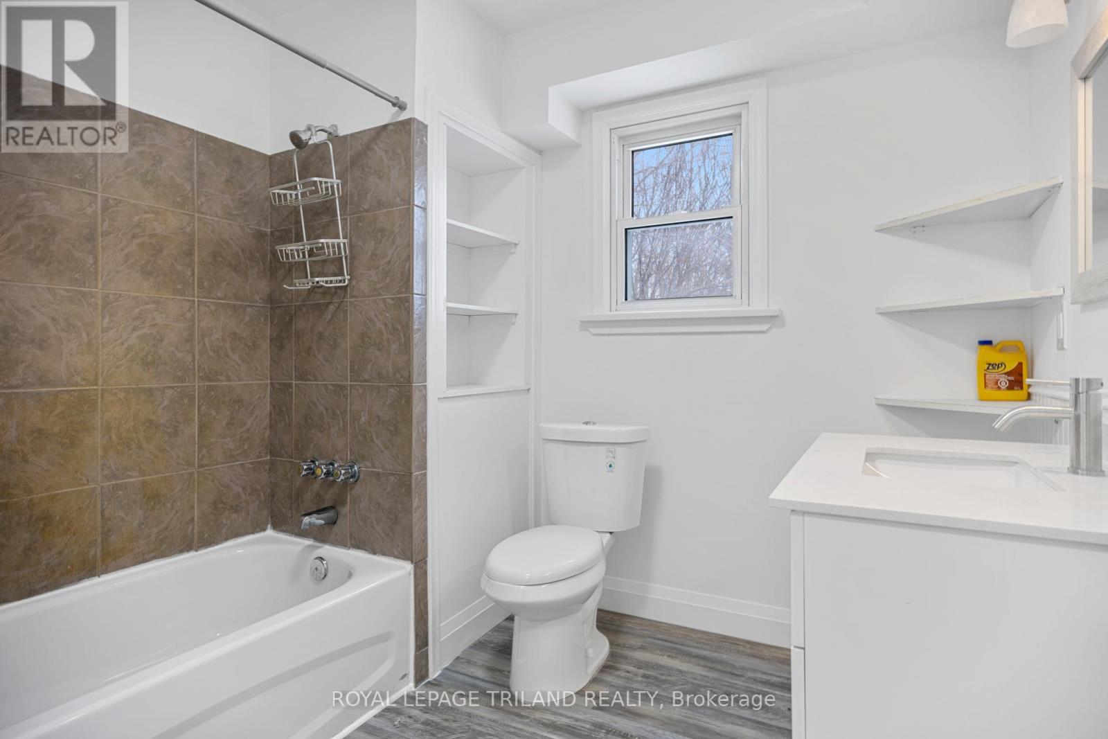 1223 Sunningdale Road E, London North (North C), ON - Indoor Photo Showing Bathroom