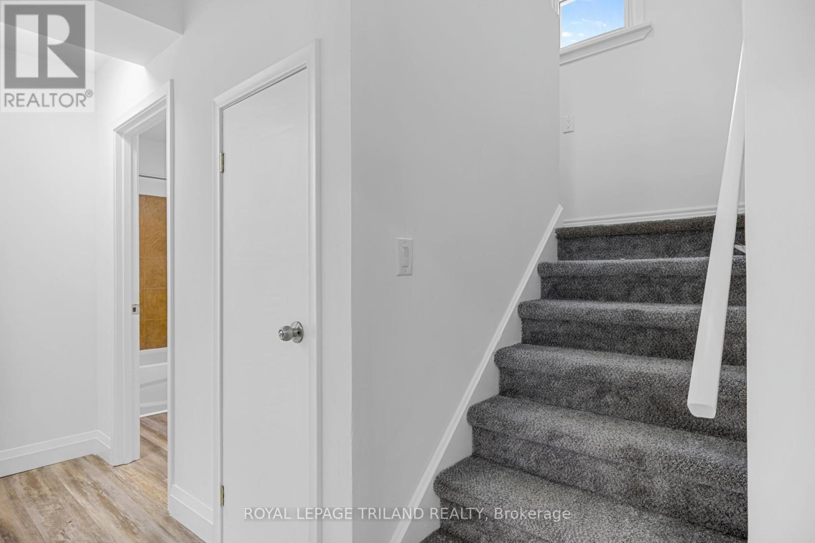 1223 Sunningdale Road E, London North (North C), ON - Indoor Photo Showing Other Room
