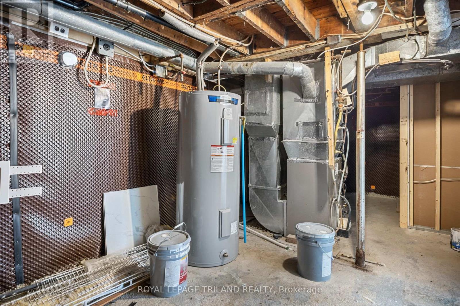 1223 Sunningdale Road E, London North (North C), ON - Indoor Photo Showing Basement