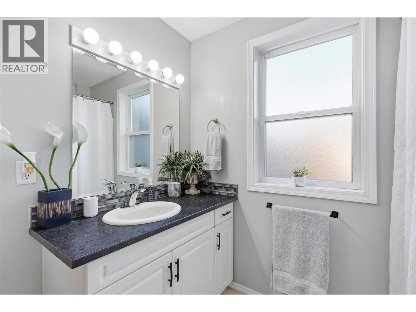 4654 Spurraway Road, Kamloops, BC - Indoor Photo Showing Bathroom