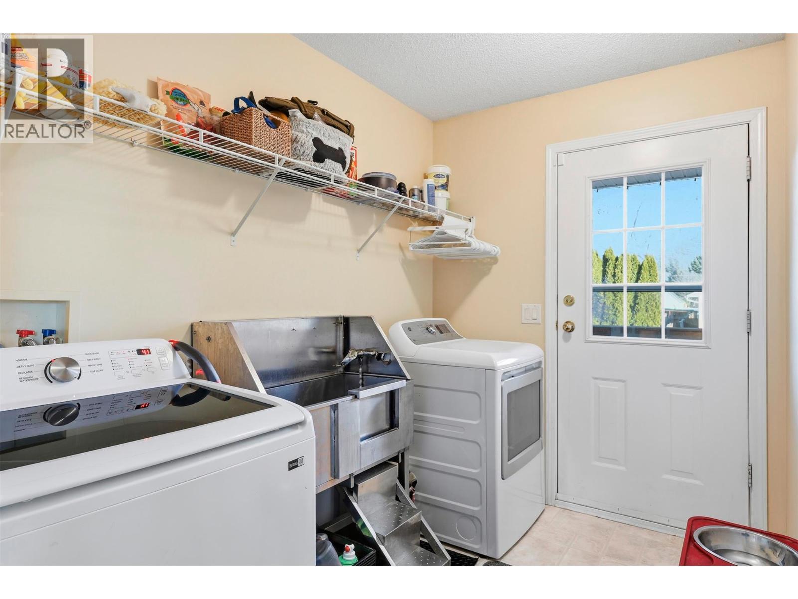 4654 Spurraway Road, Kamloops, BC - Indoor Photo Showing Laundry Room