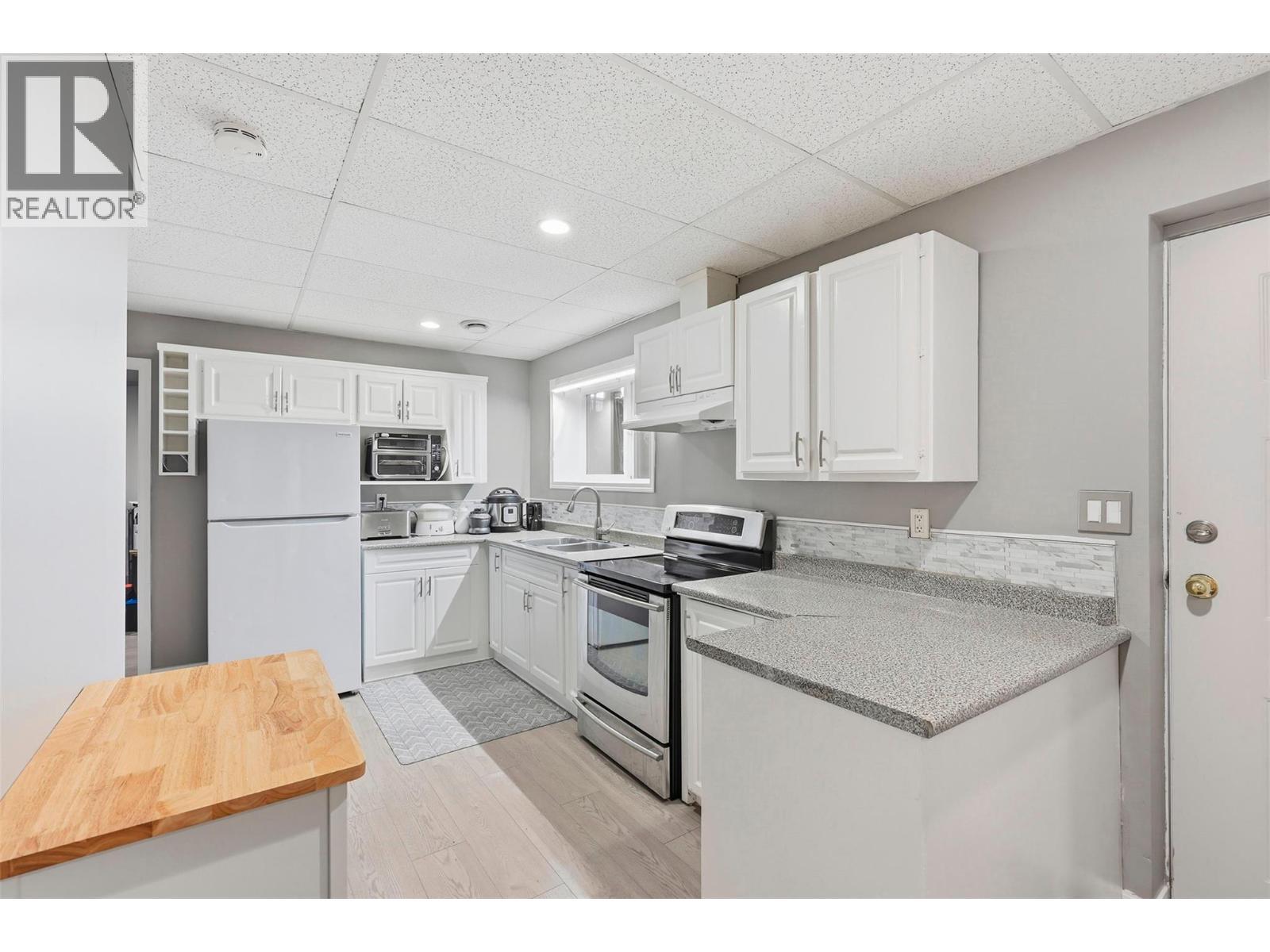 Lower Level-In Law Suite Kitchen - 4654 Spurraway Road, Kamloops, BC - Indoor Photo Showing Kitchen