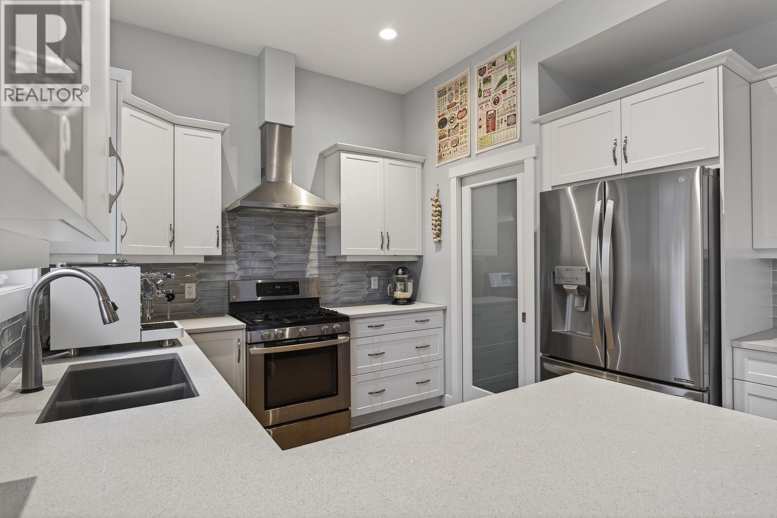 2893 Robinson Road Unit# 5, Lake Country, BC - Indoor Photo Showing Kitchen With Double Sink