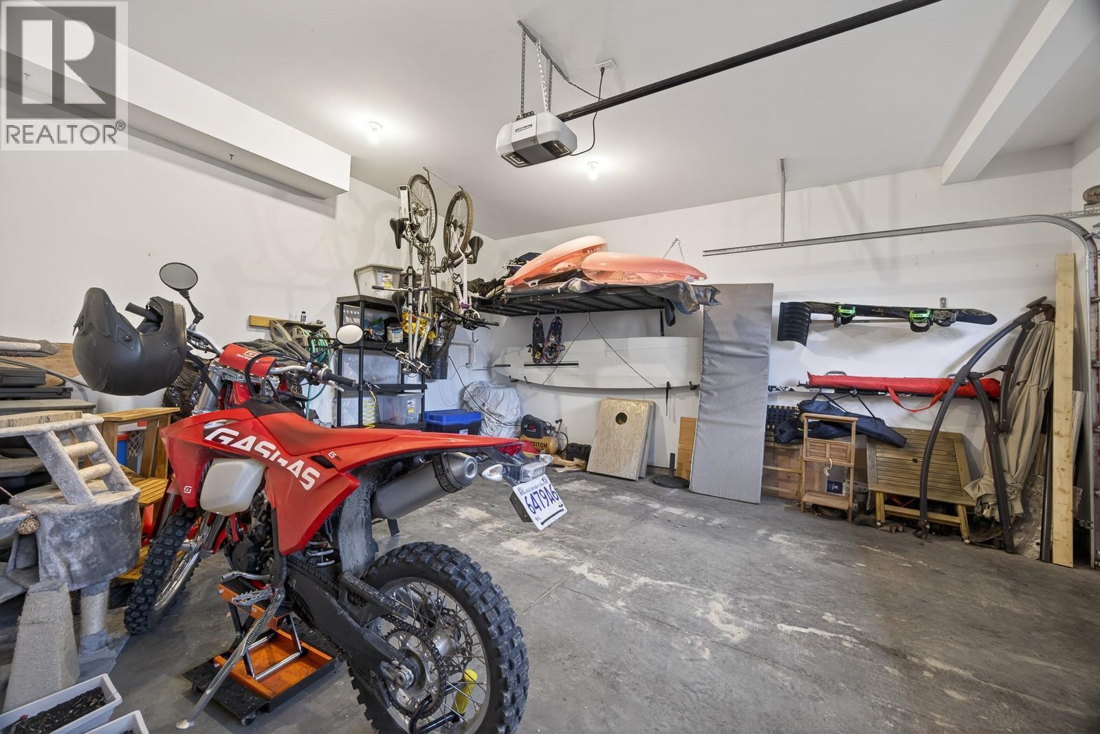2893 Robinson Road Unit# 5, Lake Country, BC - Indoor Photo Showing Garage