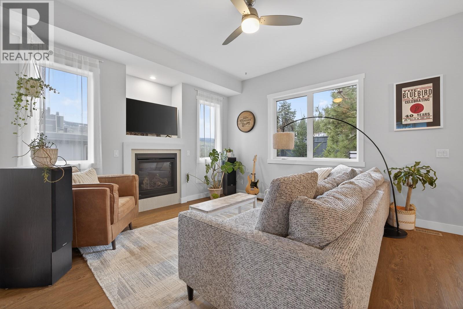 2893 Robinson Road Unit# 5, Lake Country, BC - Indoor Photo Showing Living Room With Fireplace