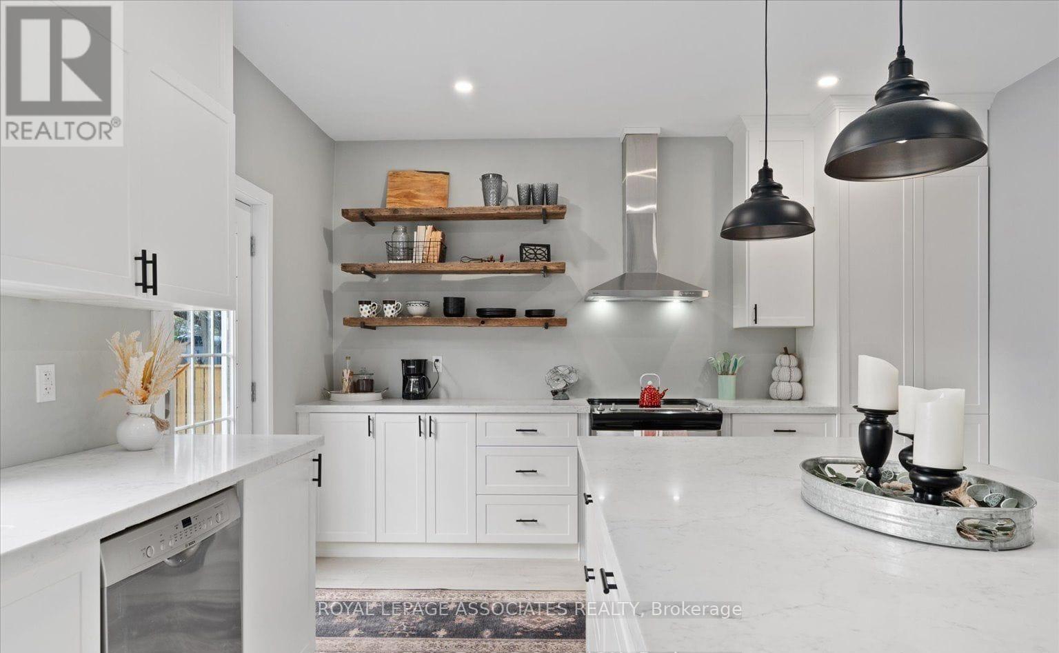 179 Church Street, Georgina, ON - Indoor Photo Showing Kitchen