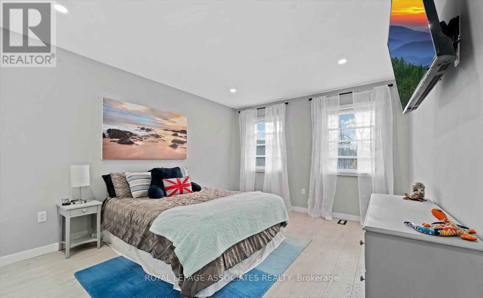 179 Church Street, Georgina, ON - Indoor Photo Showing Bedroom