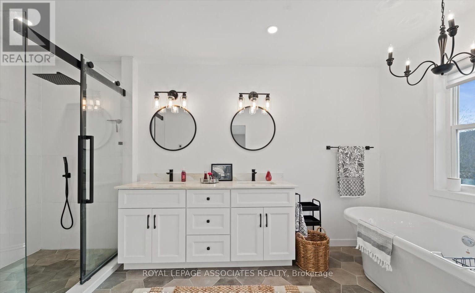 179 Church Street, Georgina, ON - Indoor Photo Showing Bathroom