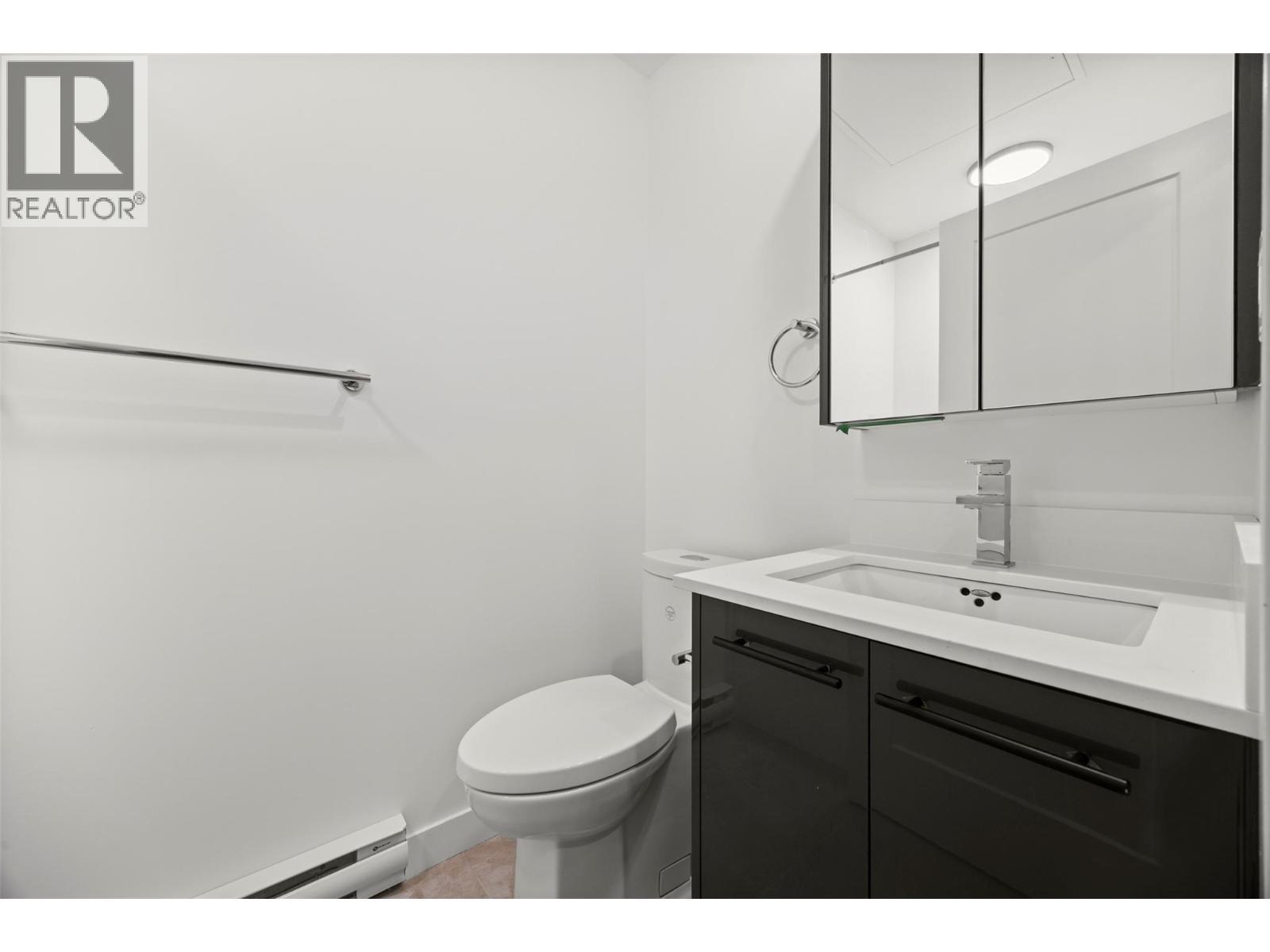 1380 Pridham Avenue Unit# 212, Kelowna, BC - Indoor Photo Showing Bathroom