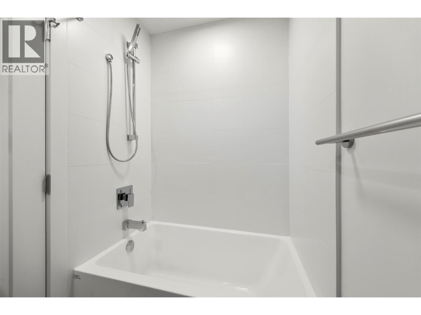 1380 Pridham Avenue Unit# 212, Kelowna, BC - Indoor Photo Showing Bathroom