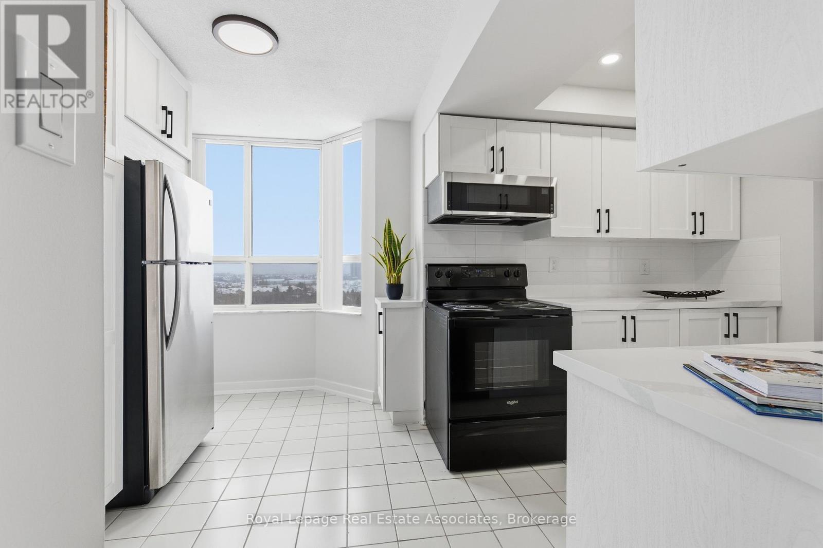 Extended Kitchen - 1004 - 10 Malta Avenue, Brampton, ON - Indoor Photo Showing Kitchen