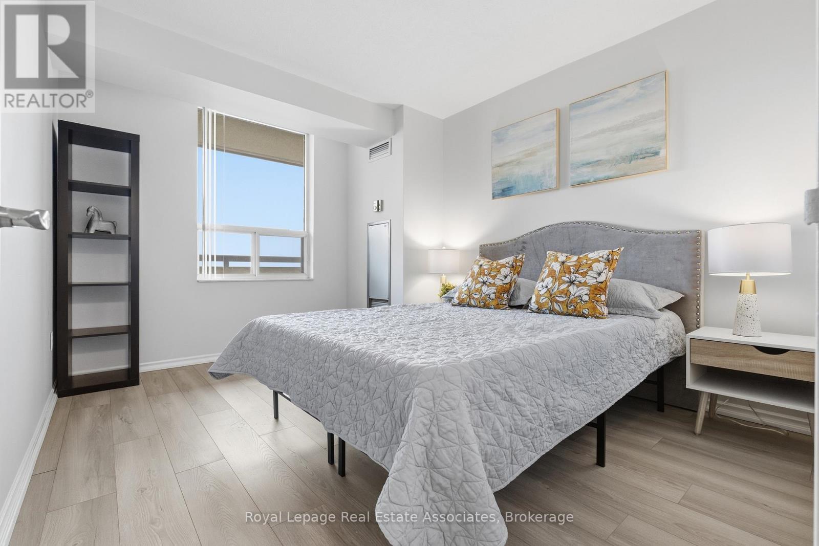 Second Bedroom - 1004 - 10 Malta Avenue, Brampton, ON - Indoor Photo Showing Bedroom