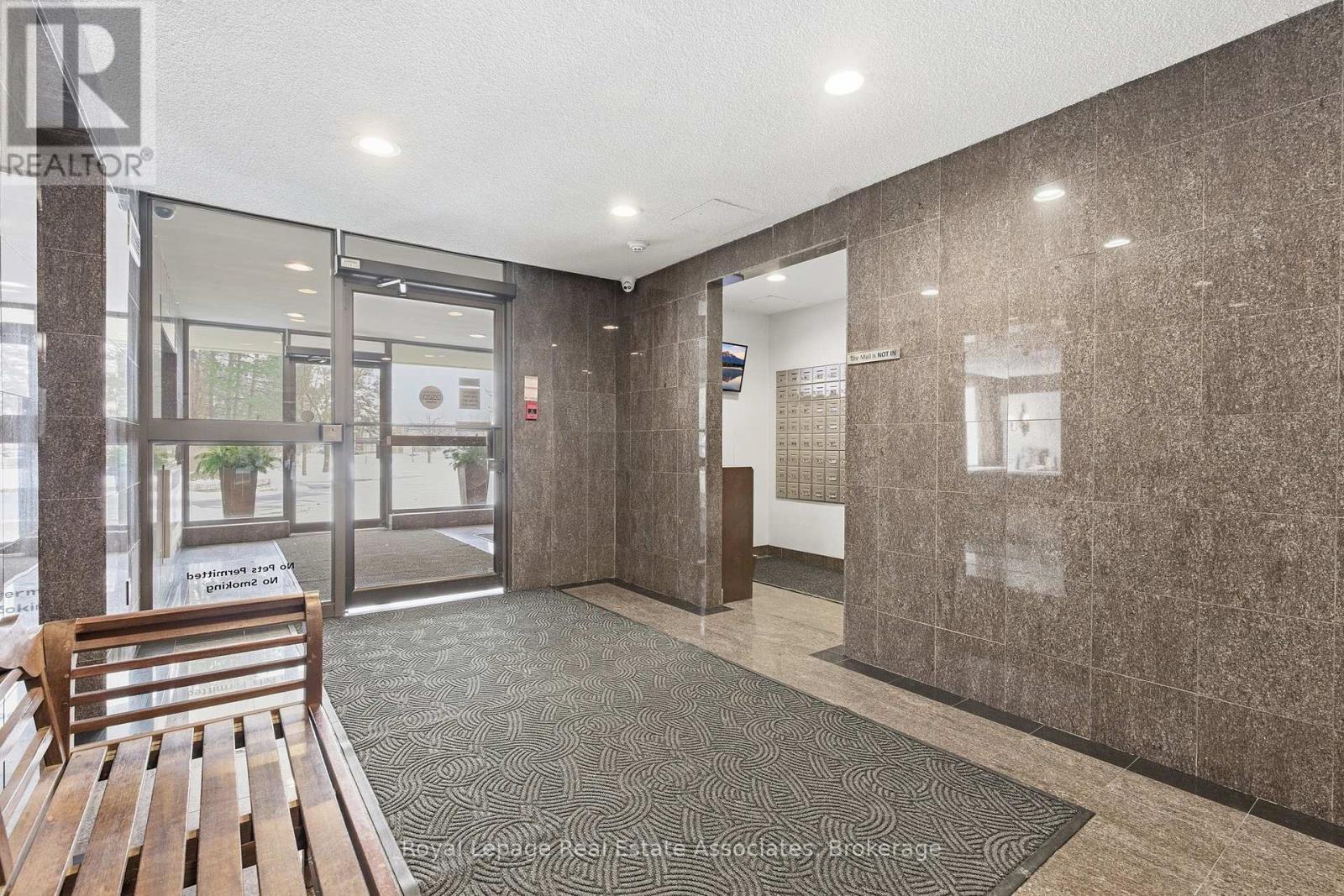 24-Hour Concierge - 1004 - 10 Malta Avenue, Brampton, ON - Indoor Photo Showing Other Room