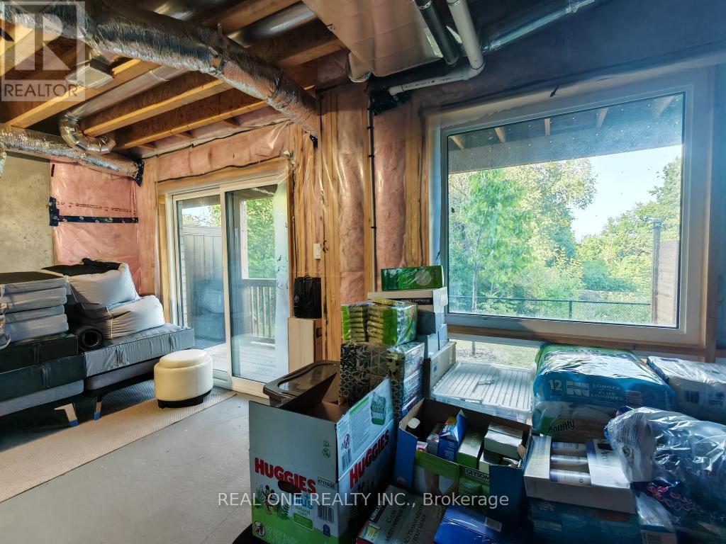 19 Woodstream Drive, Toronto, ON - Indoor