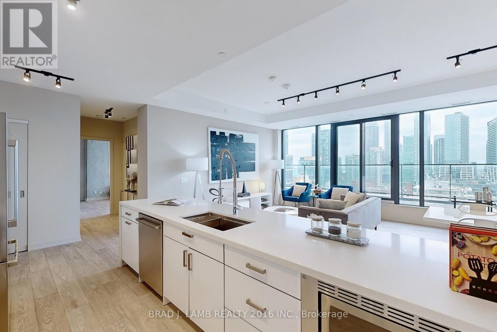 1702 - 458 Richmond Street W, Toronto, ON - Indoor Photo Showing Kitchen