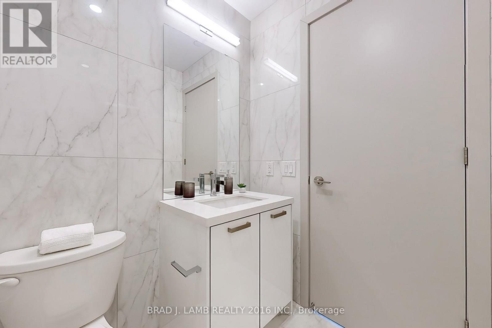 1702 - 458 Richmond Street W, Toronto, ON - Indoor Photo Showing Bathroom