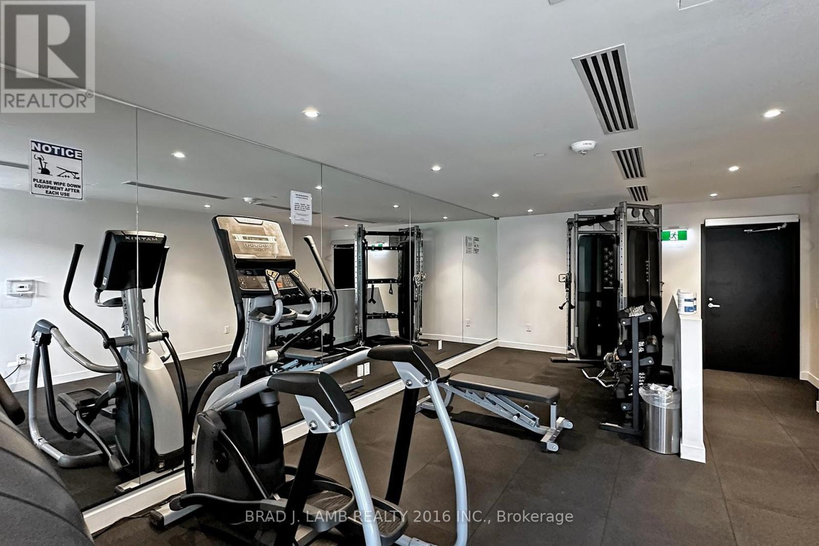 1702 - 458 Richmond Street W, Toronto, ON - Indoor Photo Showing Gym Room