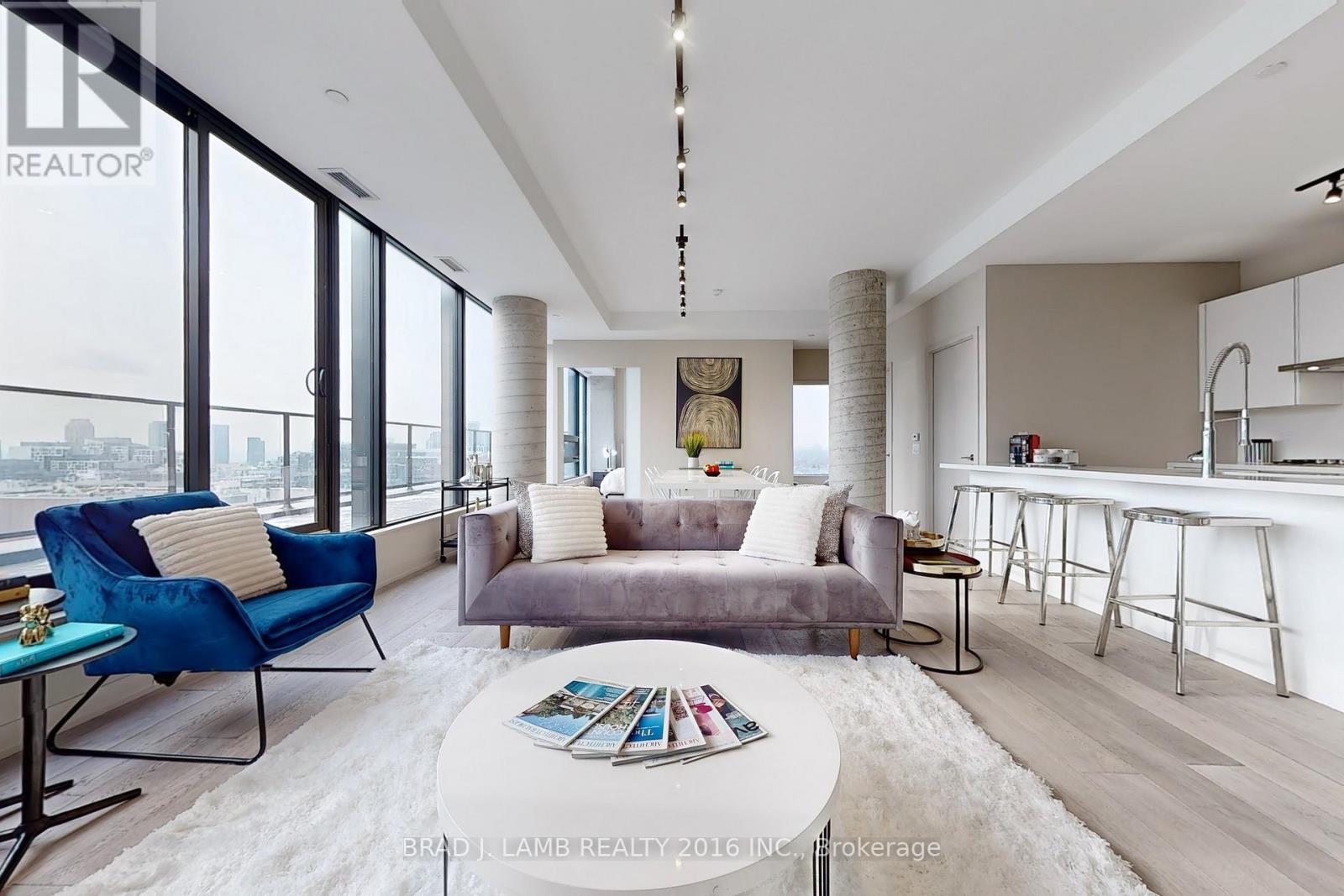 1702 - 458 Richmond Street W, Toronto, ON - Indoor Photo Showing Living Room