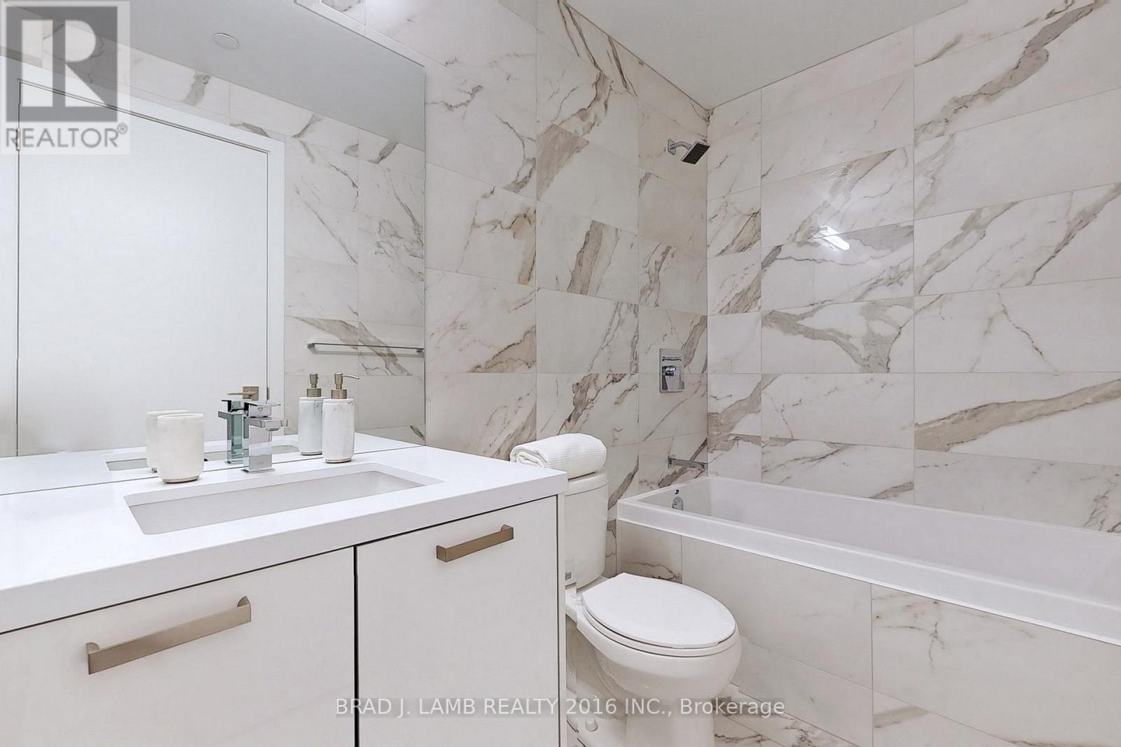 101 - 55 Ontario Street, Toronto, ON - Indoor Photo Showing Bathroom