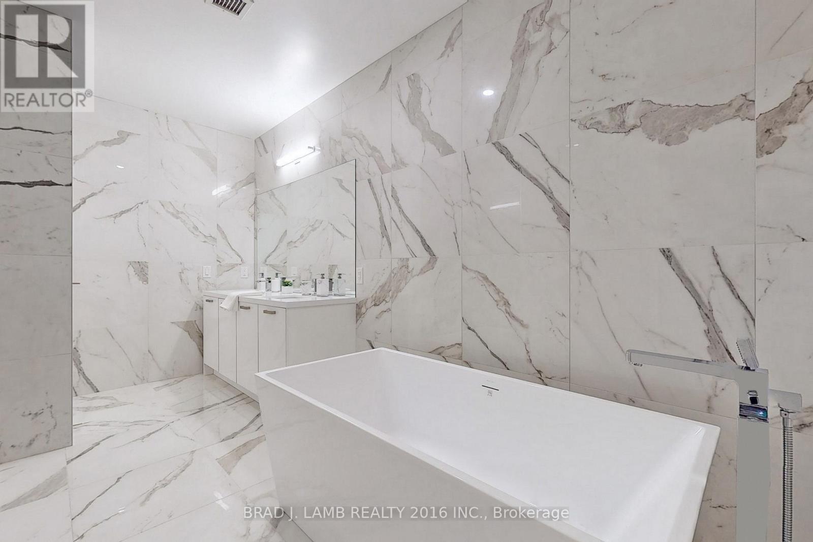 101 - 55 Ontario Street, Toronto, ON - Indoor Photo Showing Bathroom