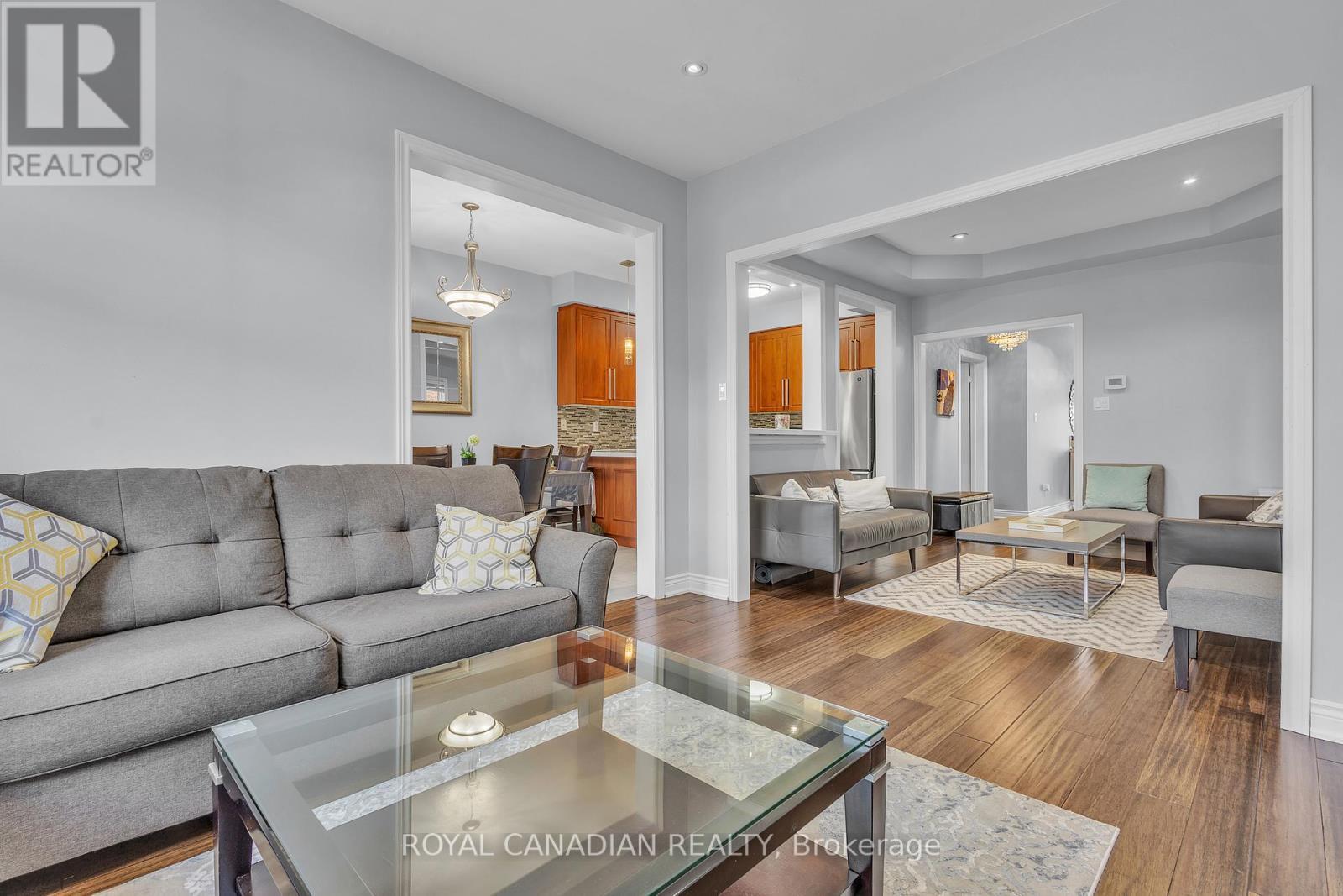 6 Mediterra Drive, Vaughan, ON - Indoor Photo Showing Living Room