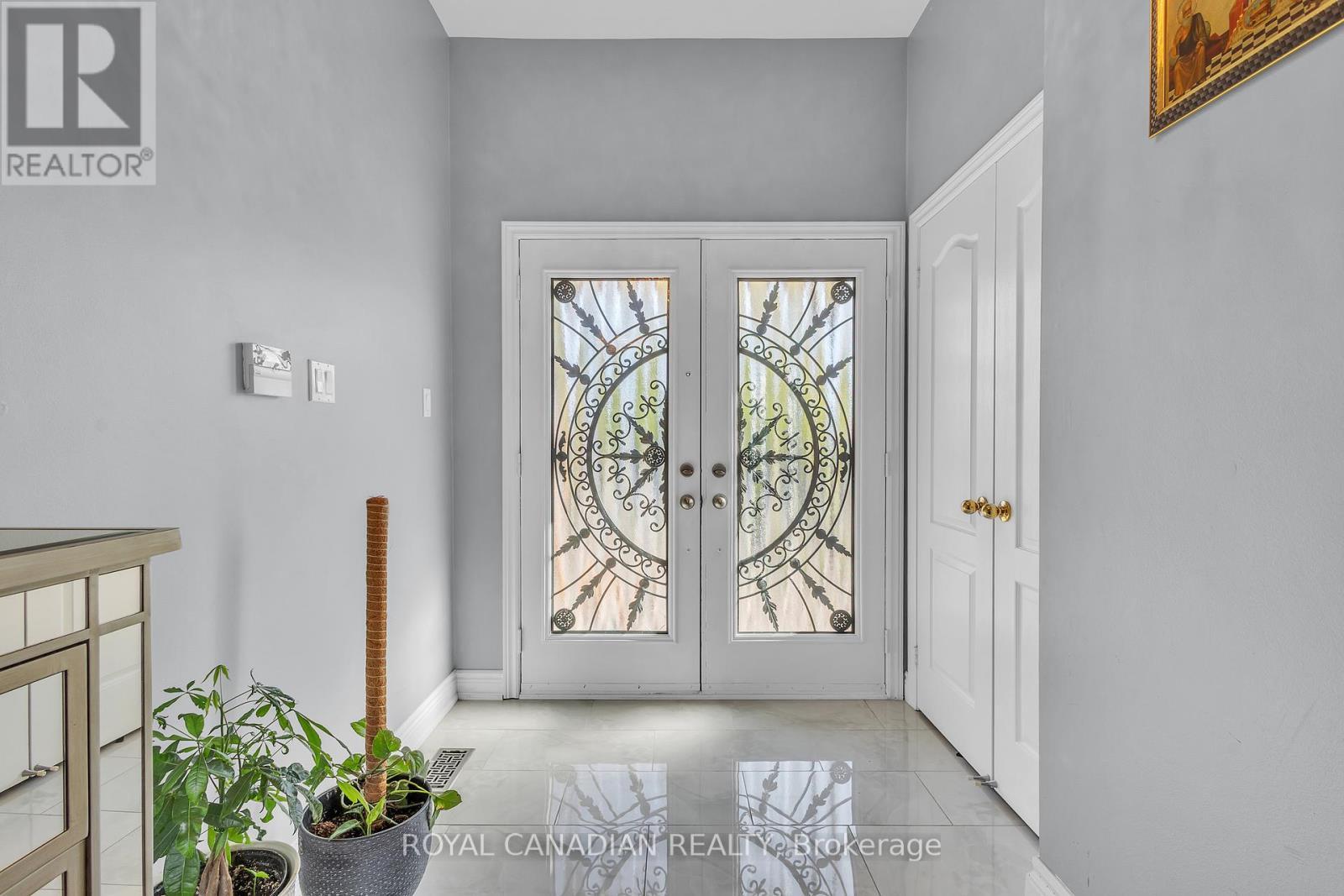 6 Mediterra Drive, Vaughan, ON - Indoor Photo Showing Other Room