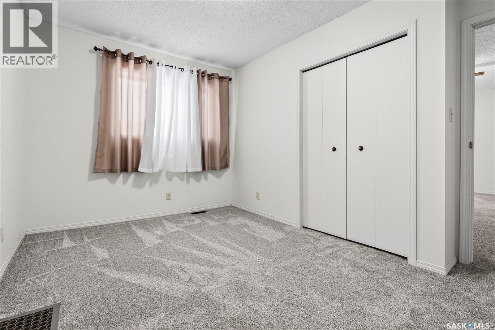 909 Ominica Street E, Moose Jaw, SK - Indoor Photo Showing Other Room