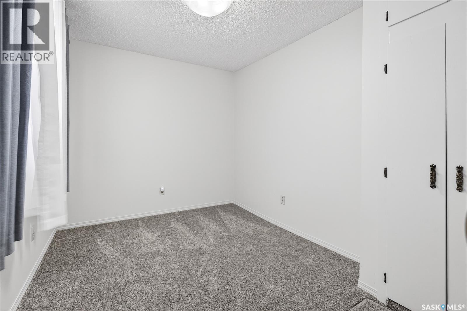 909 Ominica Street E, Moose Jaw, SK - Indoor Photo Showing Other Room