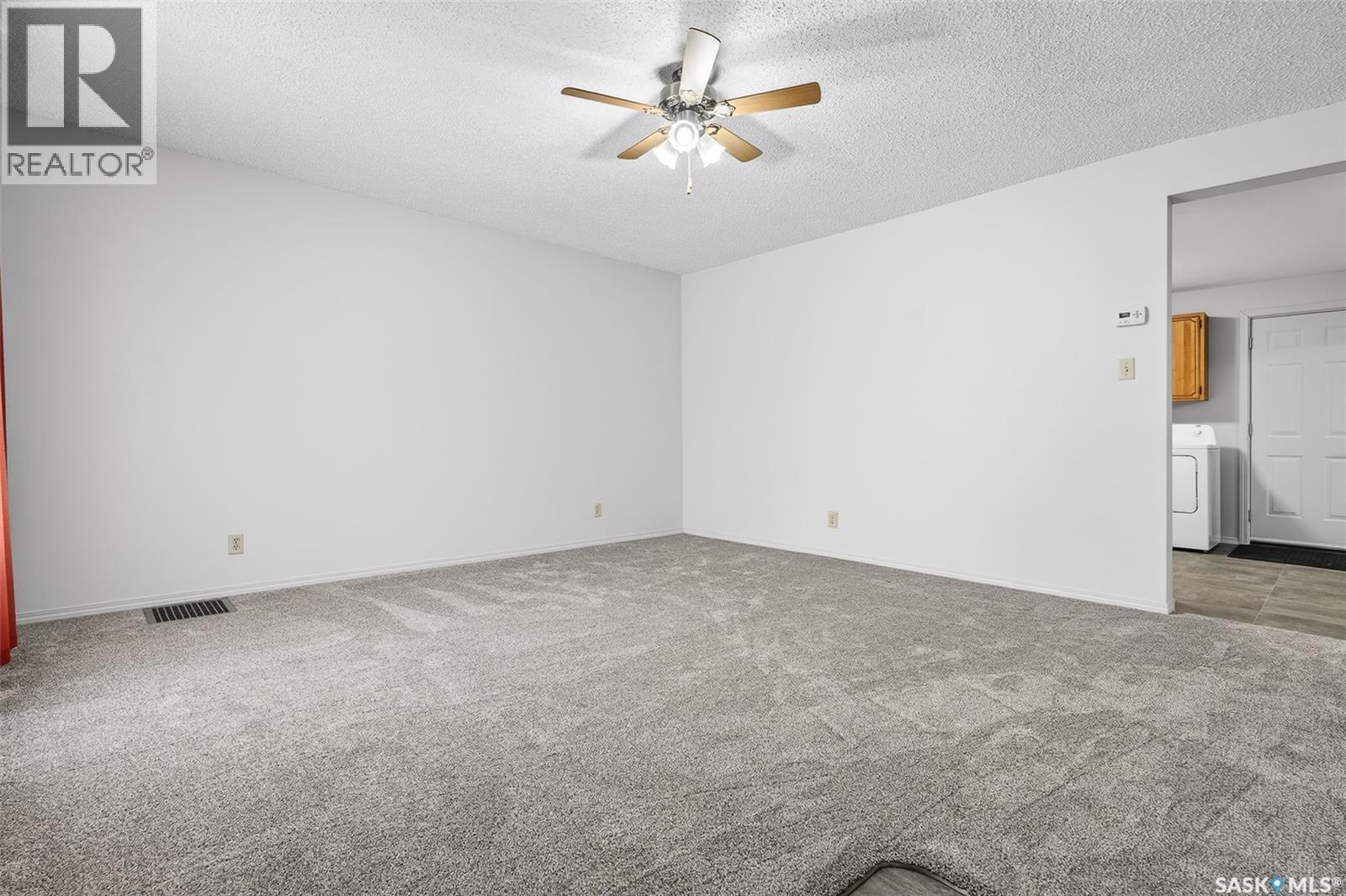 909 Ominica Street E, Moose Jaw, SK - Indoor Photo Showing Other Room