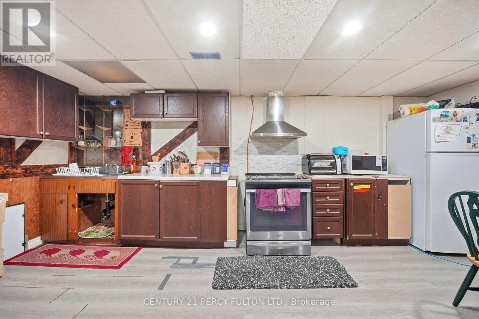 325 Dyson Road, Pickering, ON - Indoor