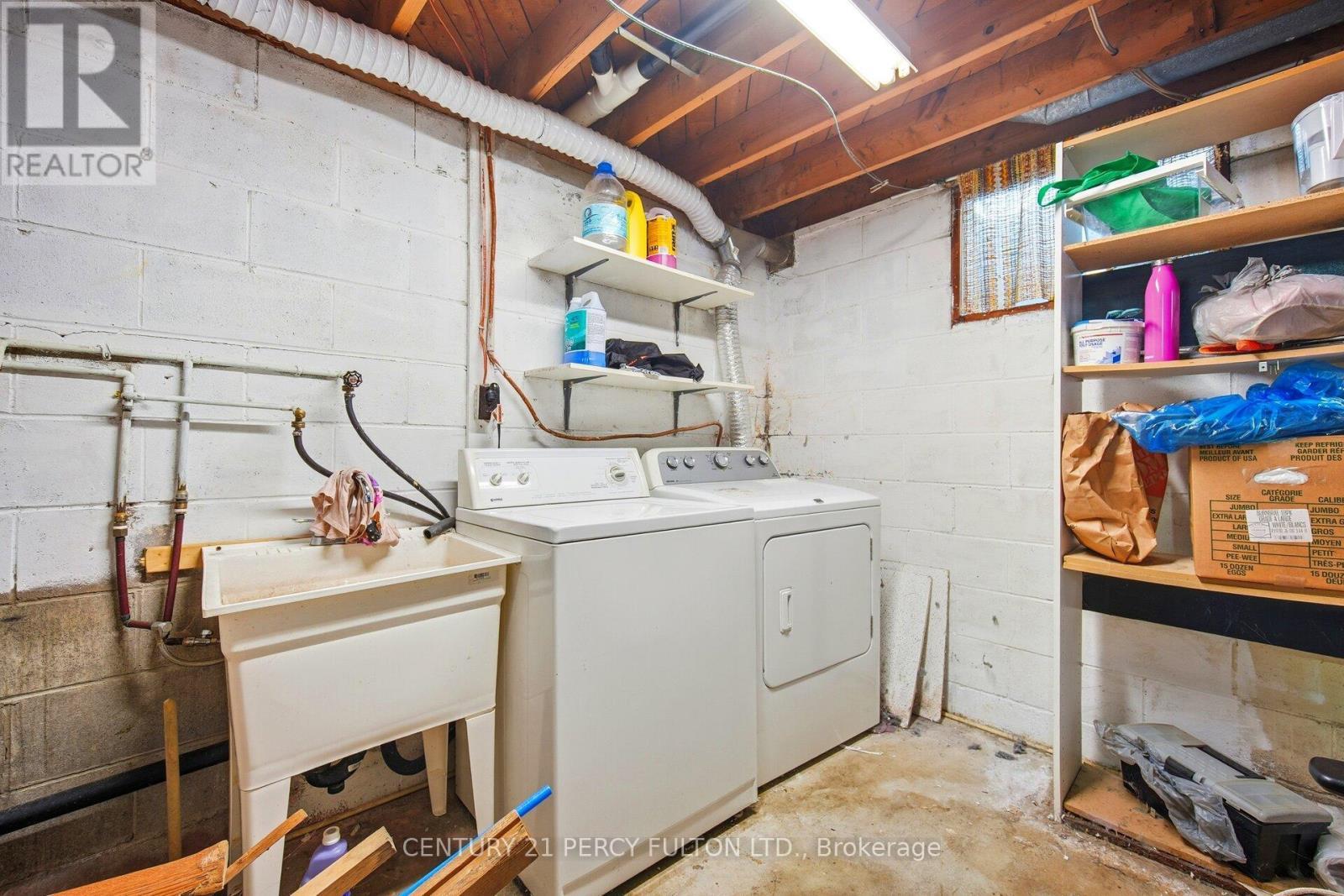 325 Dyson Road, Pickering, ON - Indoor Photo Showing Laundry Room