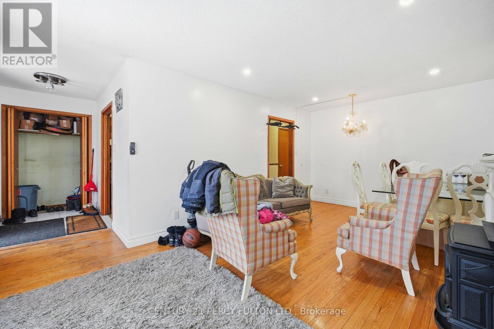 325 Dyson Road, Pickering, ON - Indoor