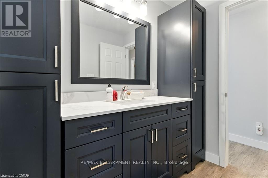 19 Wallace Place, Haldimand, ON - Indoor Photo Showing Bathroom