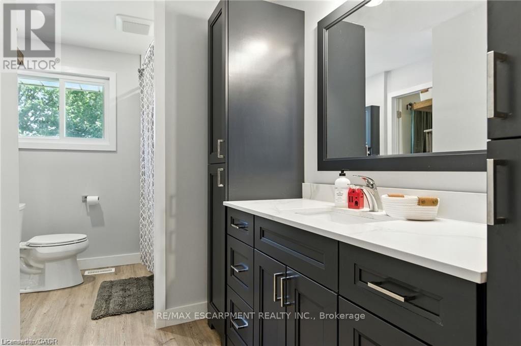19 Wallace Place, Haldimand, ON - Indoor Photo Showing Bathroom