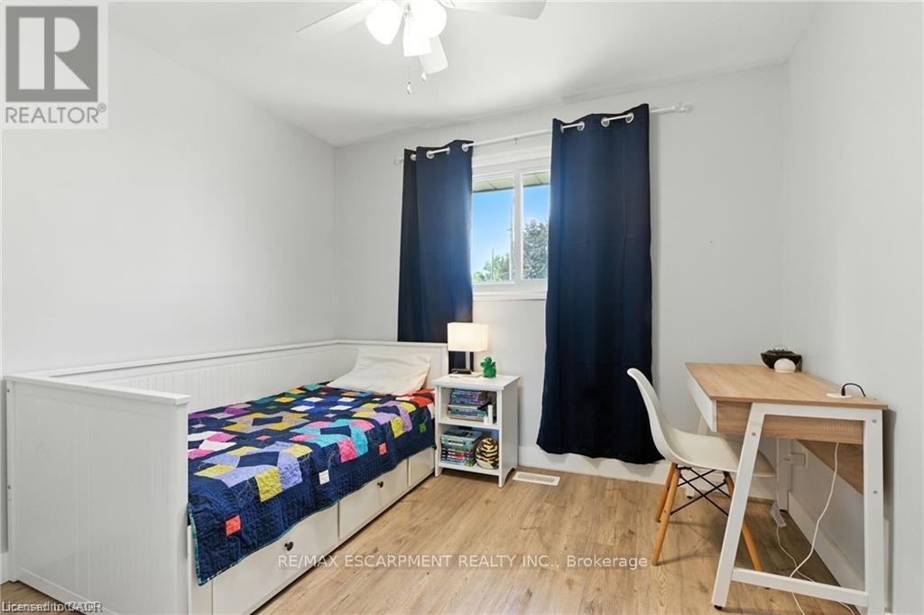 19 Wallace Place, Haldimand, ON - Indoor Photo Showing Bedroom