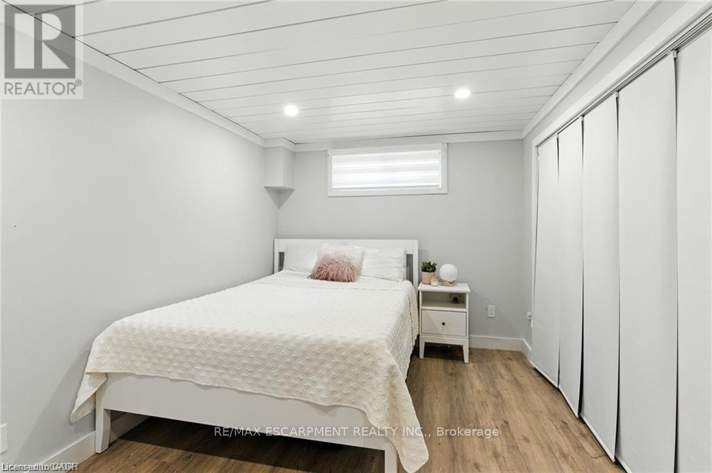 19 Wallace Place, Haldimand, ON - Indoor Photo Showing Bedroom