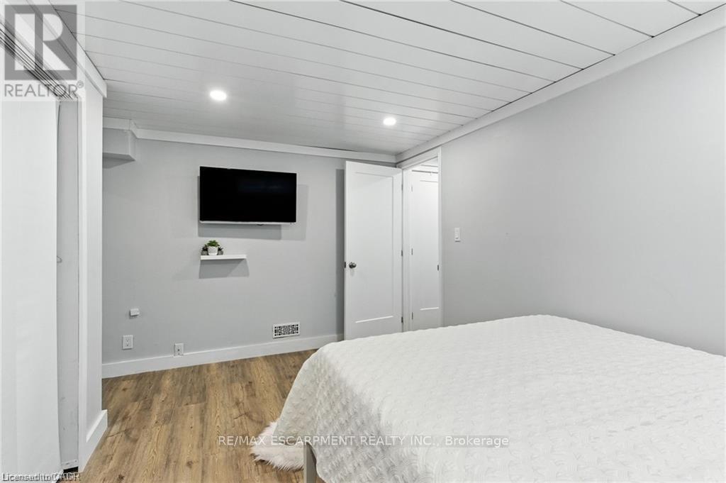 19 Wallace Place, Haldimand, ON - Indoor Photo Showing Bedroom