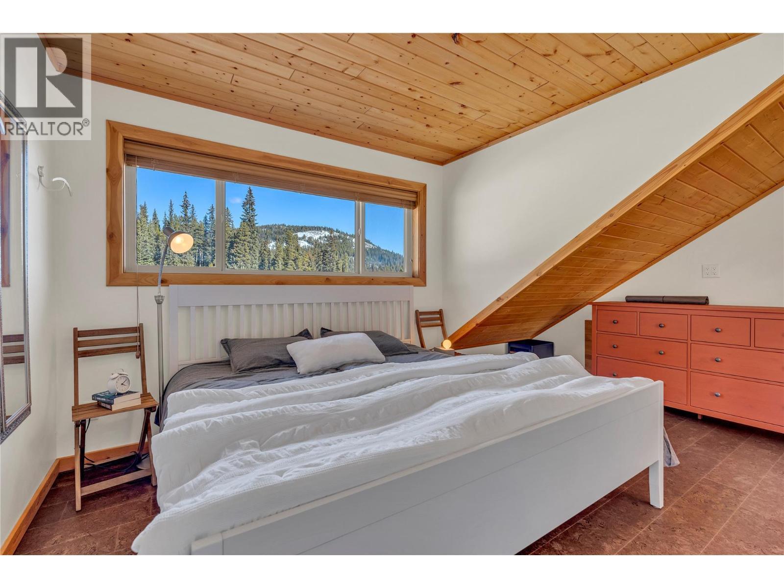 1271 Apex Mountain Road Unit# 306, Penticton, BC - Indoor Photo Showing Bedroom