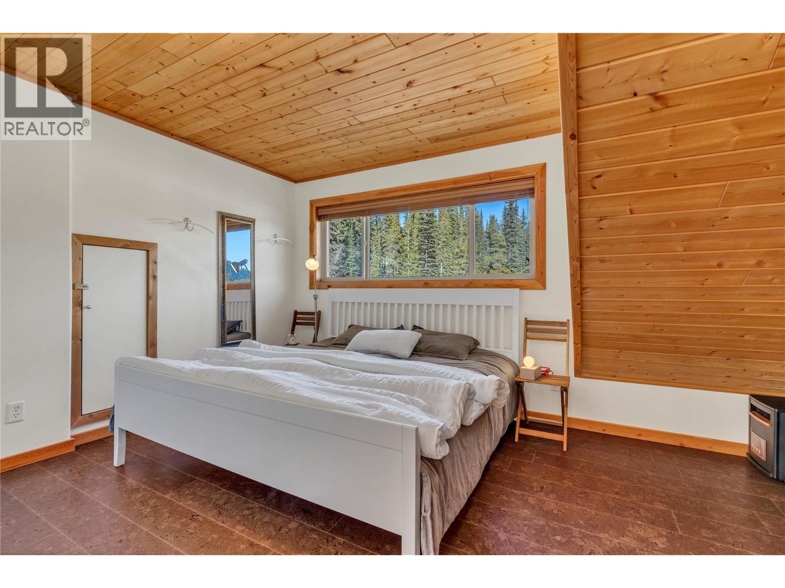 1271 Apex Mountain Road Unit# 306, Penticton, BC - Indoor Photo Showing Bedroom