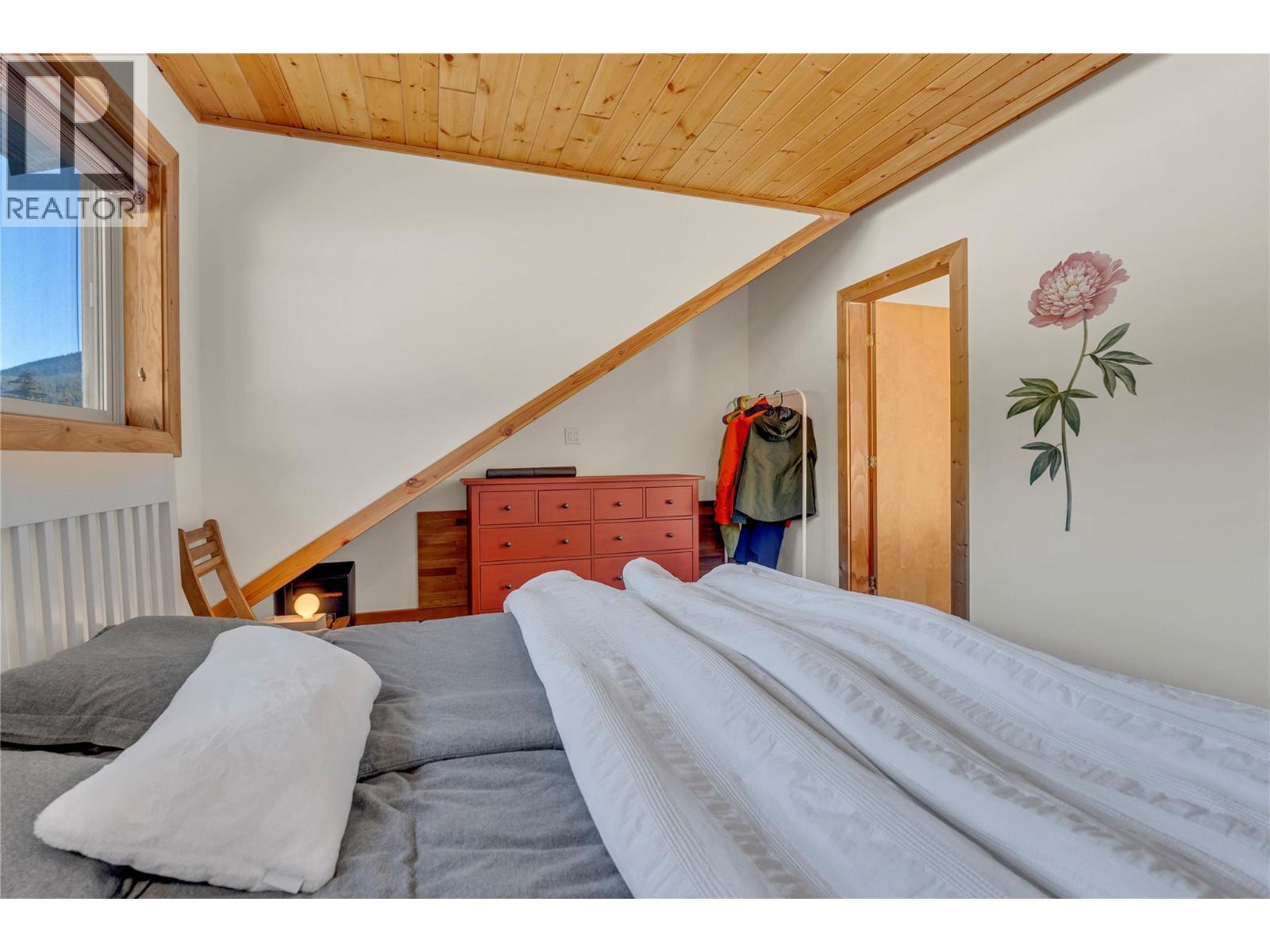 1271 Apex Mountain Road Unit# 306, Penticton, BC - Indoor Photo Showing Bedroom