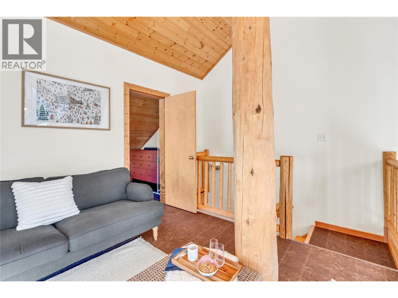 1271 Apex Mountain Road Unit# 306, Penticton, BC - Indoor Photo Showing Living Room