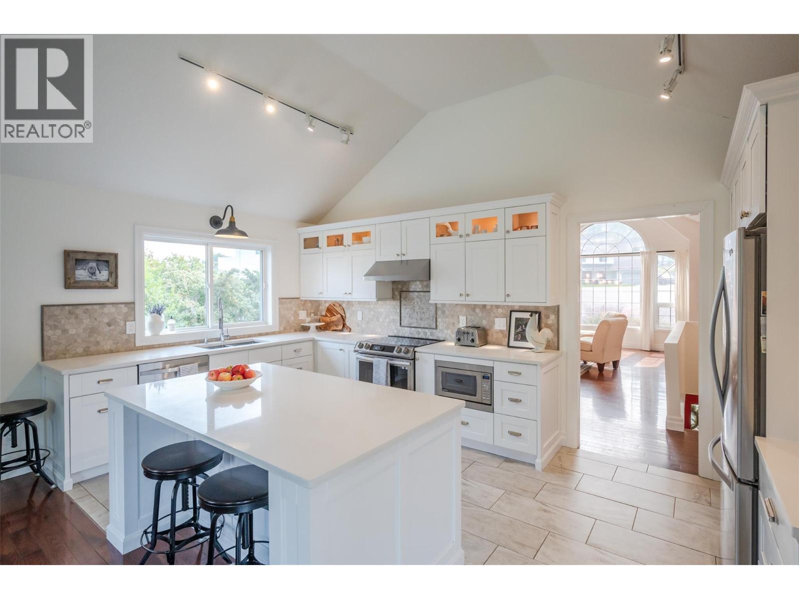 6107 Tavender Court, Summerland, BC - Indoor Photo Showing Kitchen With Stainless Steel Kitchen