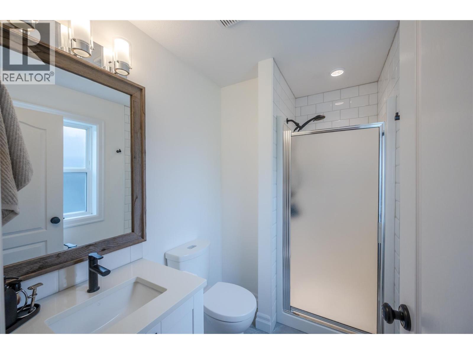 6107 Tavender Court, Summerland, BC - Indoor Photo Showing Bathroom
