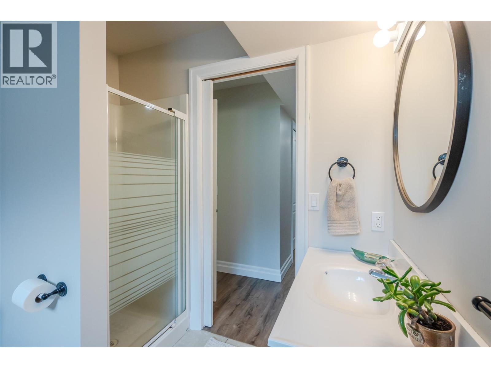 6107 Tavender Court, Summerland, BC - Indoor Photo Showing Bathroom
