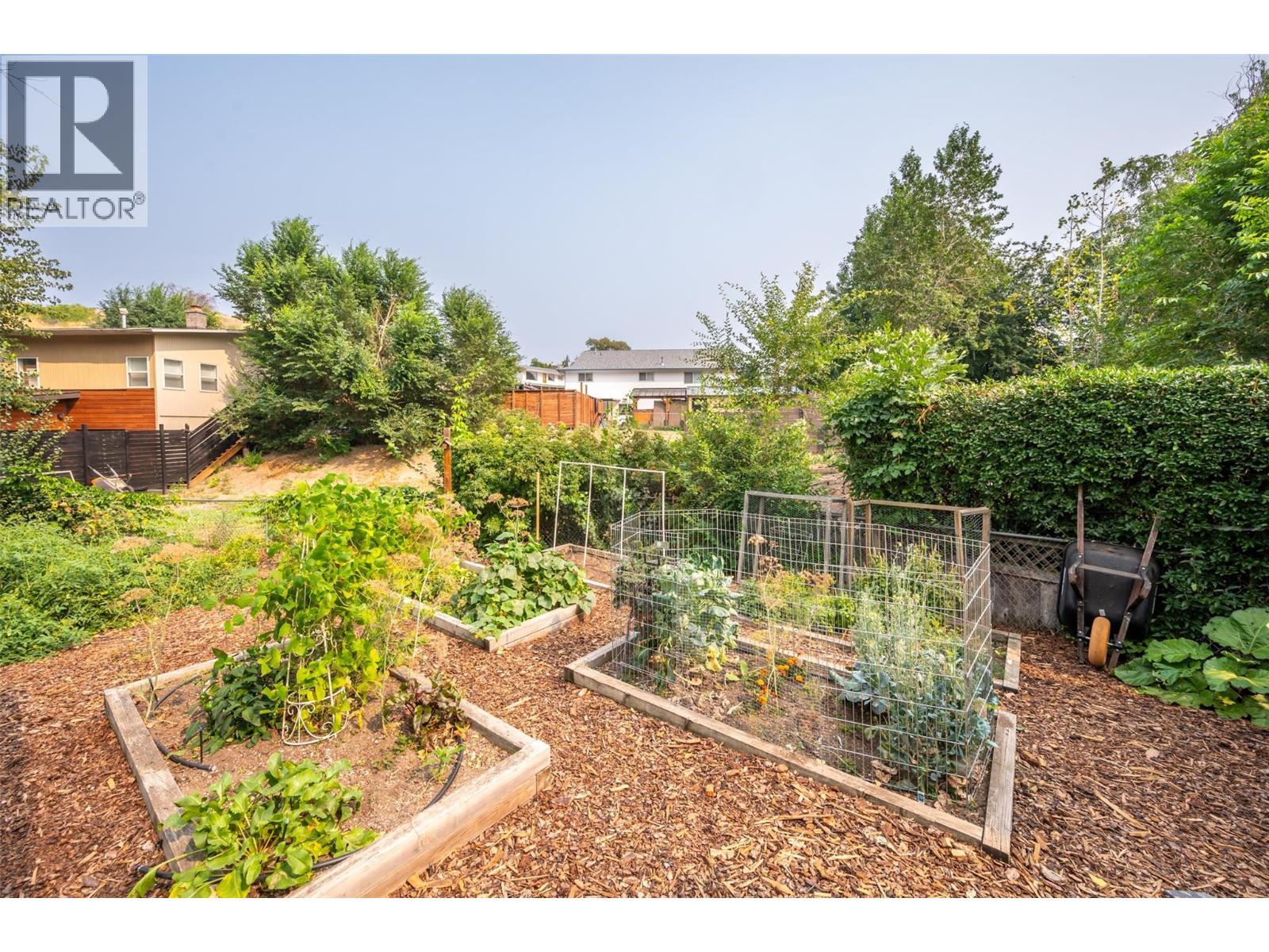 6107 Tavender Court, Summerland, BC - Outdoor