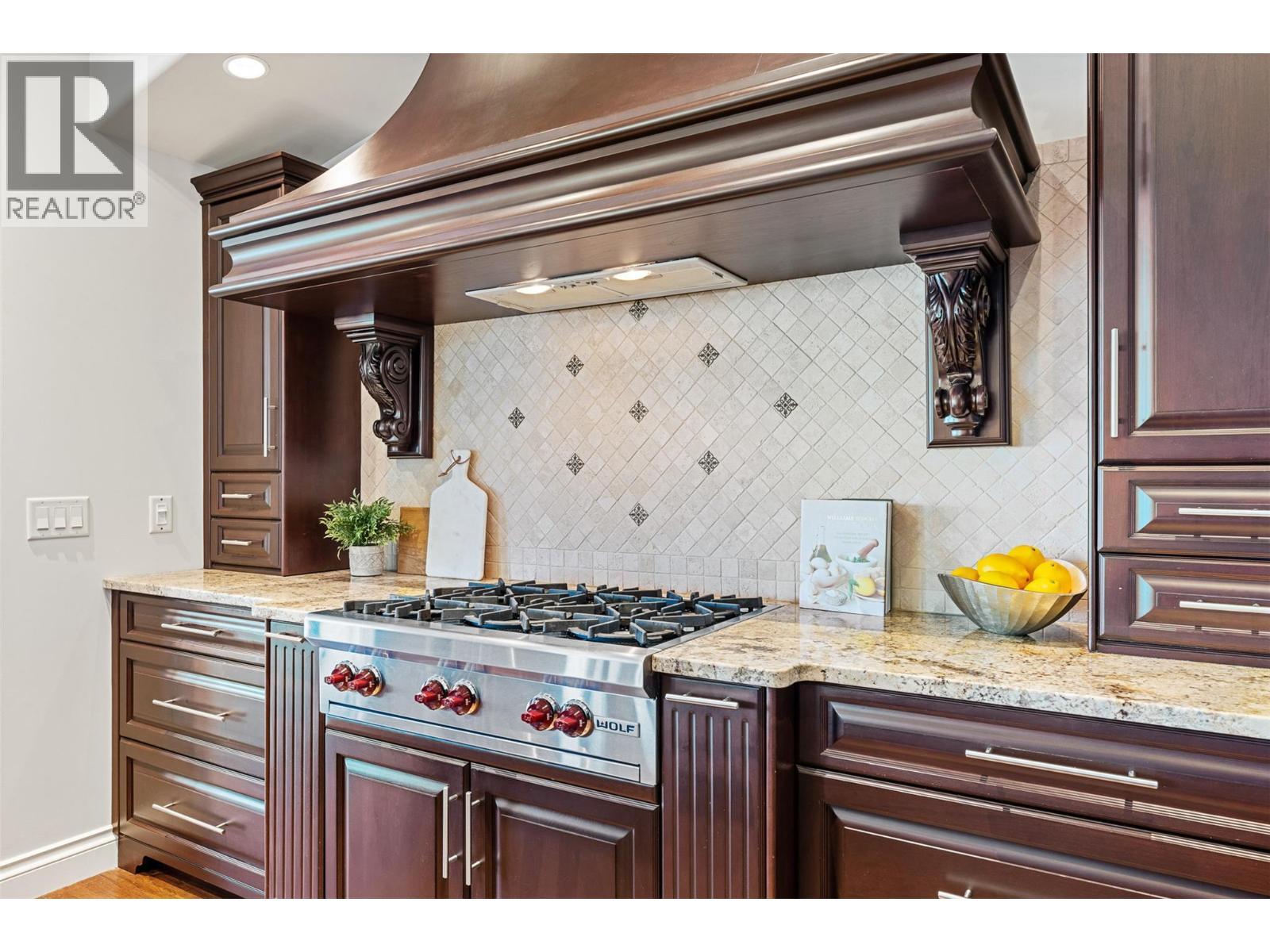 660 Almandine Court, Kelowna, BC - Indoor