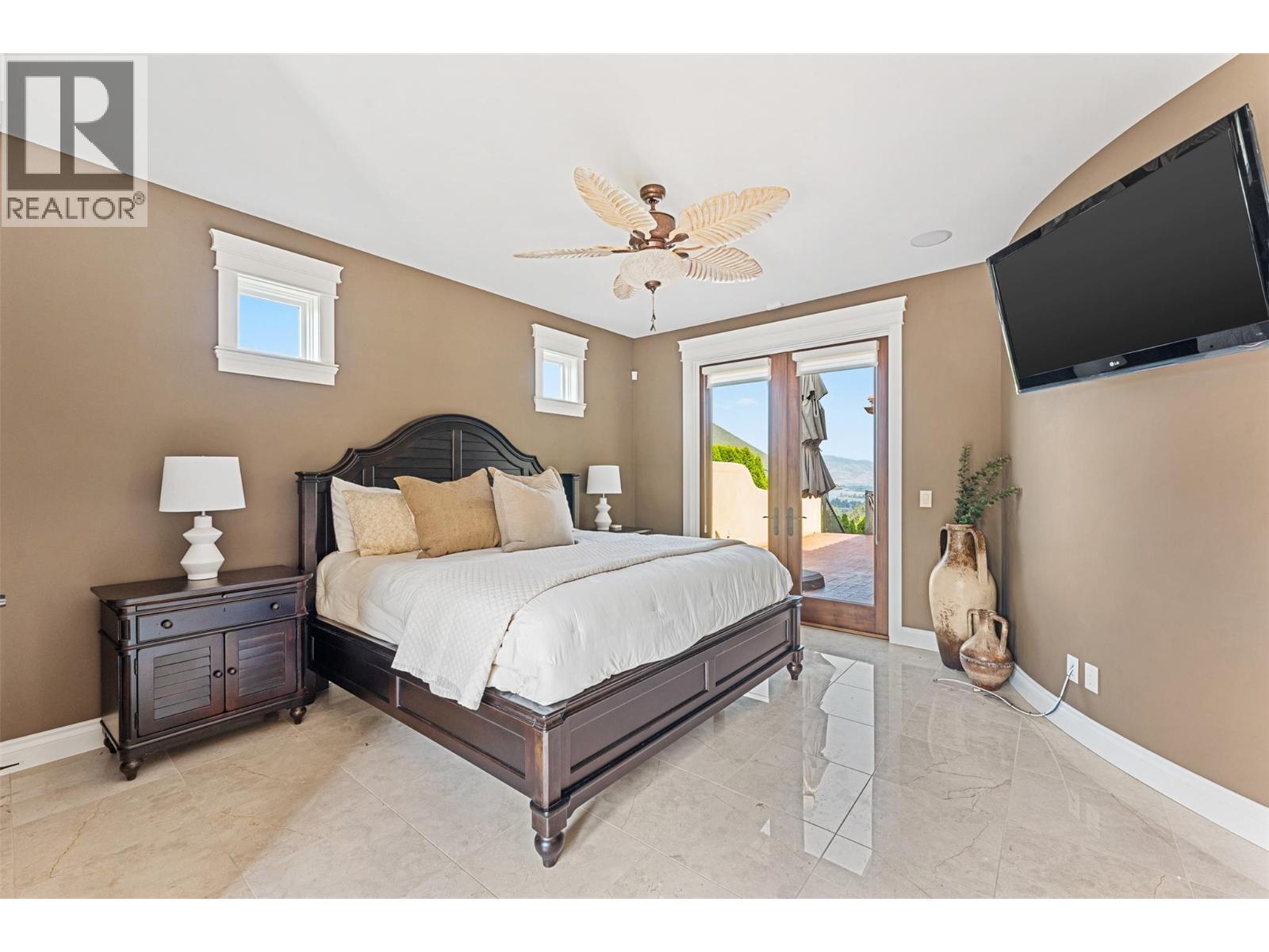 660 Almandine Court, Kelowna, BC - Indoor Photo Showing Bedroom